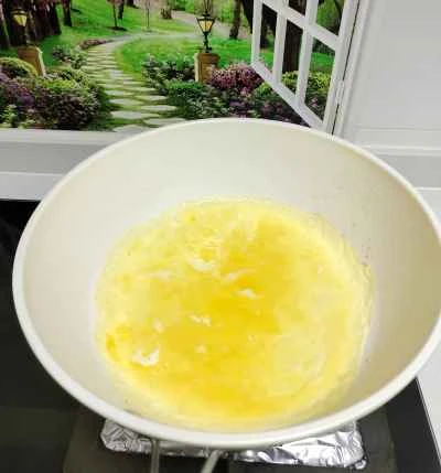 卵と玉ねぎのスープを作る手順：3