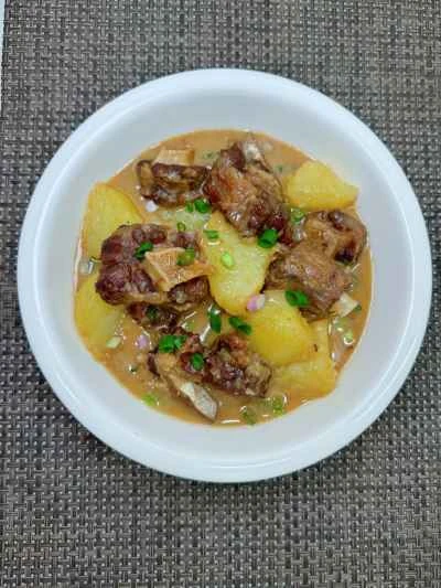 牛テールとジャガイモの煮込みの作り方：16