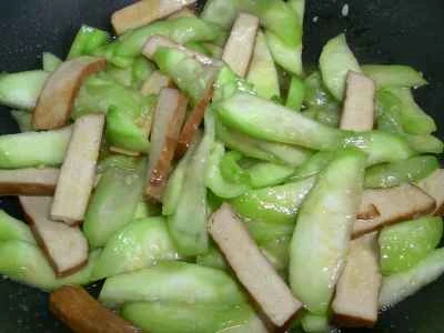 乾燥豆腐とヘチマの炒め物の作り方:8