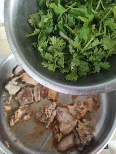 パクチーとシソの豚肉炒めの作り方：5