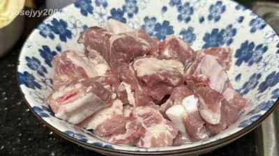 梅干しを使った豚バラ肉の煮込みの作り方：2