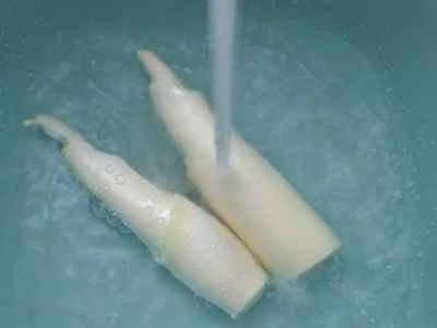 水タケノコと揚げグルテンを使った鶏足の煮込みの作り方：2