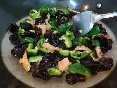 きくらげ、ピーマン、豚肉の炒め物の作り方：7