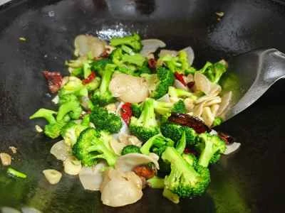 白キクラゲとブロッコリーの炒め物の作り方：10