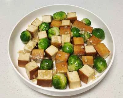 芽キャベツと乾燥豆腐の炒め物の作り方：7