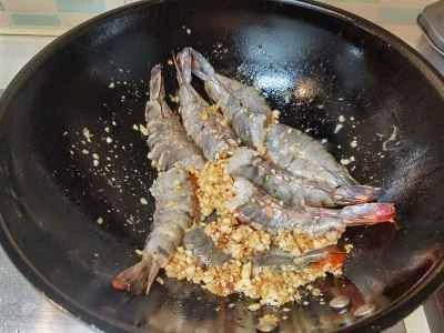 ニンニク風味のブラックタイガーエビの作り方：9