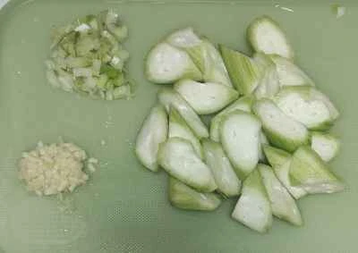 野菜の煮込みの作り方：2