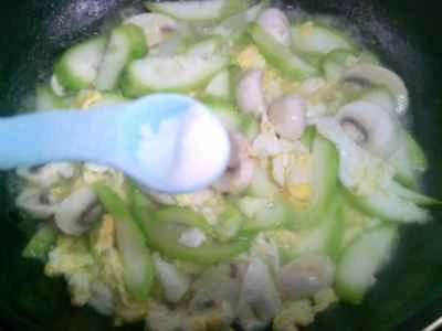 キノコと卵の煮込みヘチマの作り方：8