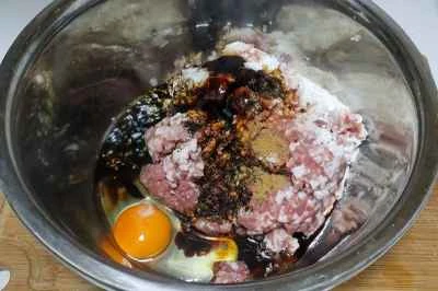 故郷風揚げ豚肉団子のレシピ手順：2