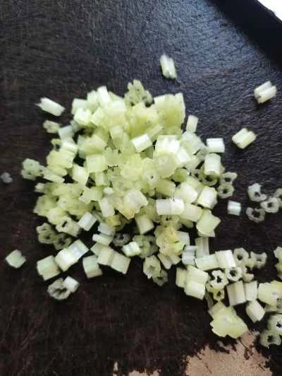 野菜とヤムイモのボールを作る手順：2