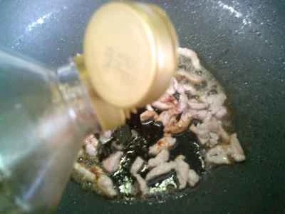 豚肉、豆腐皮、インゲンの炒め物の作り方：6