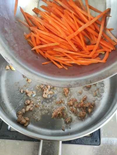 ひき肉入りレンコン炒めの作り方:5