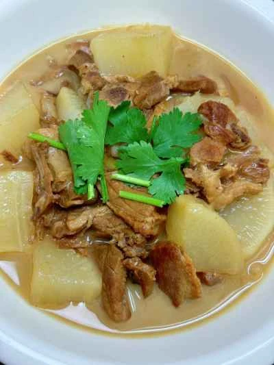 鴨肉と大根の煮込み