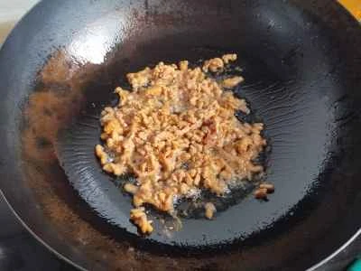 豚肉とピーマンとニンニクの芽の炒め物の作り方：3