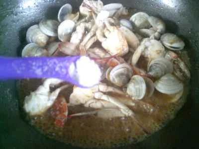 ワタリガニとアサリの炒め物の作り方：9