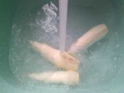 水竹を使ったランチョンミート炒めの作り方：2