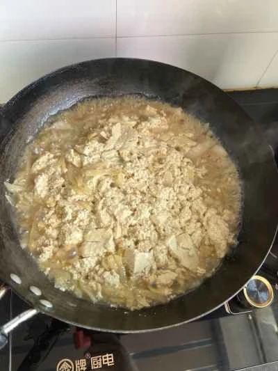キャベツの漬物、千切りジャガイモ、豆腐を使った豆腐の煮込みの作り方：7