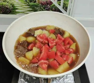 ジャガイモとトマトの煮込み牛肉の作り方：4
