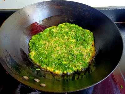 刻んだチャイブ入り卵炒めの作り方：4