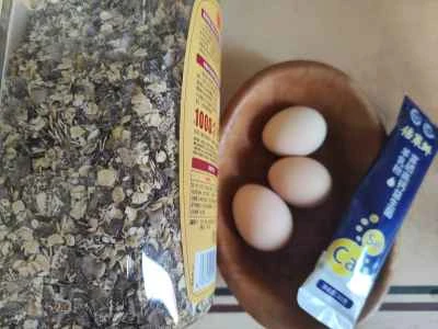 黒オートミールとヤギミルクのポーチドエッグの作り方:1