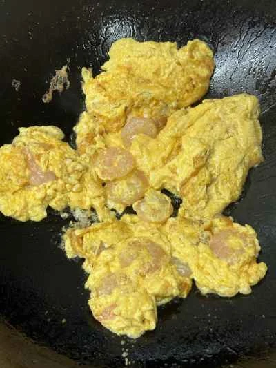 エビ、卵、ニンジン炒めの作り方：7