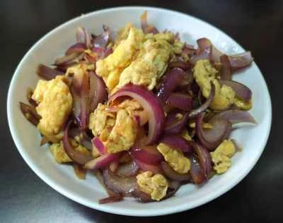 玉ねぎ入りスクランブルエッグの作り方：7