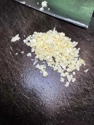 ニンニク風味の甘いブロッコリーの茎の作り方：2