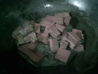 揚げ豆腐の細切りと鴨血の煮込みの作り方：5