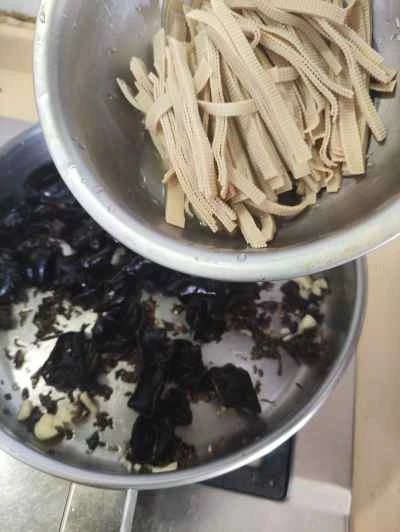 豆腐の皮と高菜の漬物炒めの作り方：6