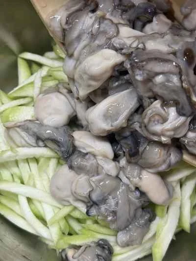 ヘチマと牡蠣のオムレツの作り方：4