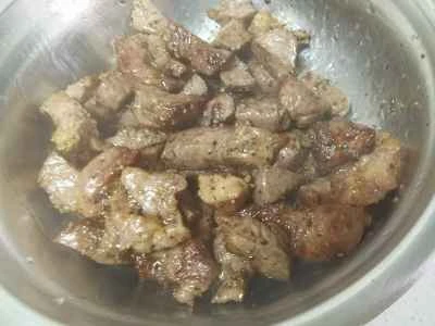 エリンギと牛肉の角切りを作る手順：6