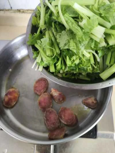 セロリ入り中華ソーセージ炒めの作り方:5