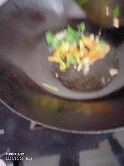 酢で炒めた千切りジャガイモの作り方：7