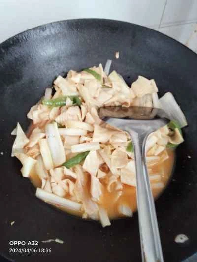 豆腐の結び目とキャベツの炒め物の作り方:6