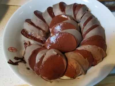 みじん切りニンニク入り蒸し血ソーセージの作り方：2