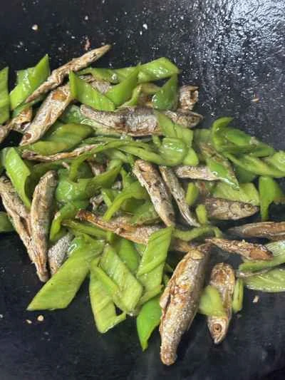 干し魚とピーマンの炒め物の作り方：10