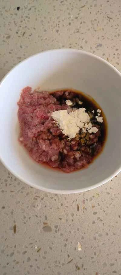 牛肉とスクランブルエッグの作り方：1