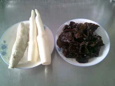 黒キクラゲ、水タケノコ、グルテン炒めの作り方：1