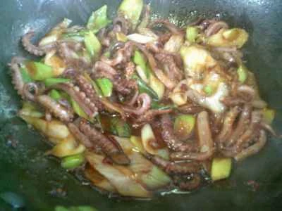 イカの足とネギの炒め物の作り方：13