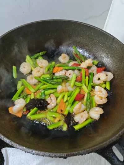 エビとアスパラガスの炒め物の作り方：9