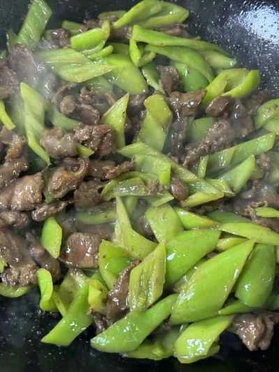 牛肉とピーマンの炒め物の作り方：12