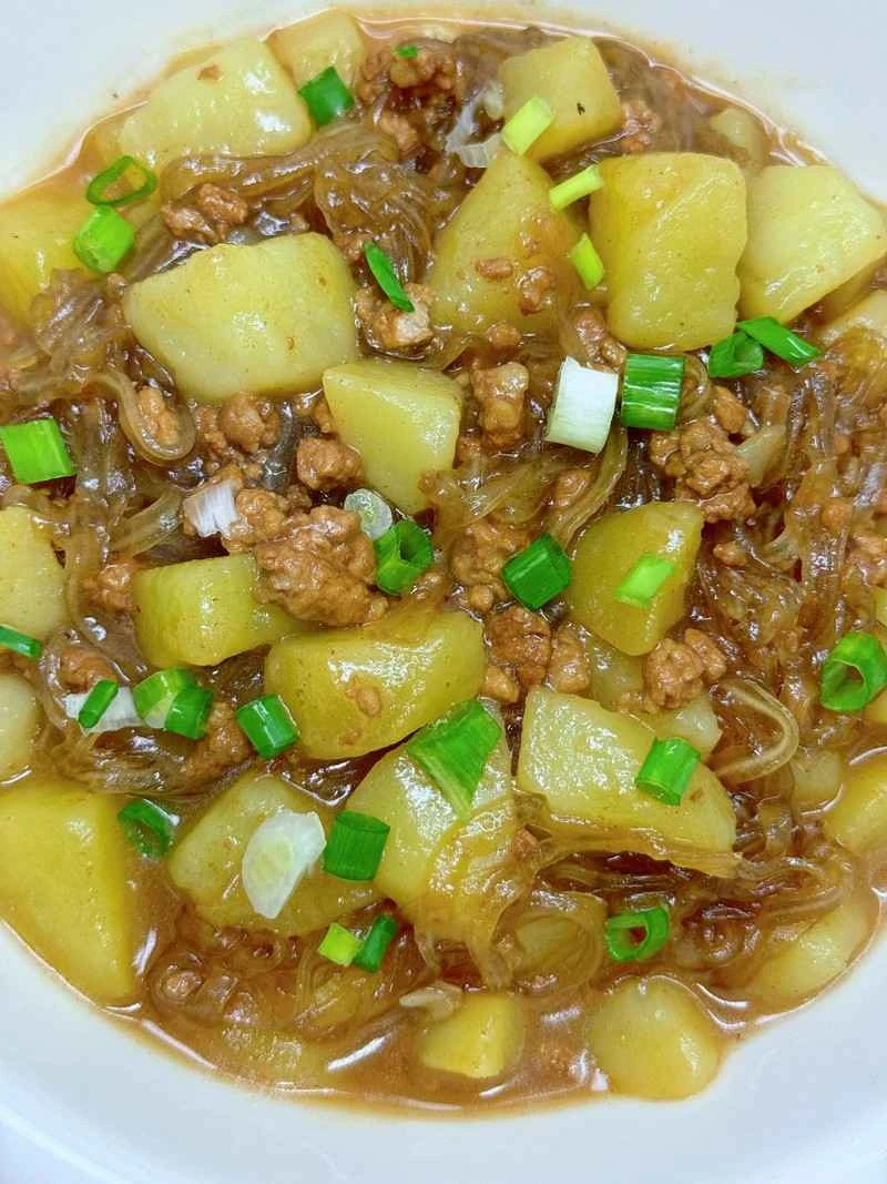 ひき肉とジャガイモの煮込みと春雨のレシピ