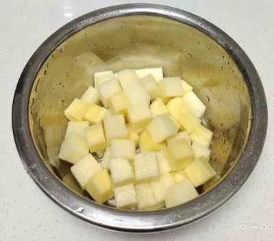 風味豊かな角切りポテトを作る手順：2