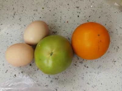 卵とトマトのスープを作る手順：1