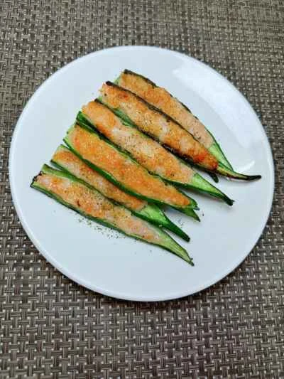 エビペーストを詰めたオクラのレシピ