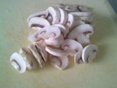 スイカの皮とキノコの炒め物の作り方：4