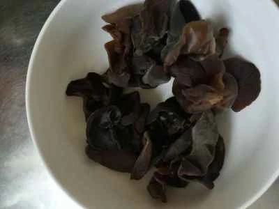 2種類のキノコを使った羊肉の炒め物の作り方：2