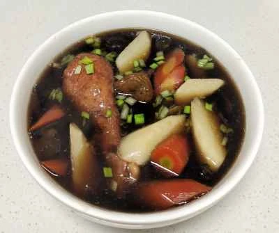 ヤムイモ、ニンジン、鶏もも肉、キノコの煮込みの作り方：5