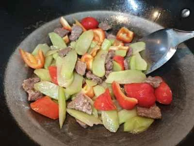 牛肉とチャヨテの炒め物の作り方：8