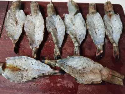 ニンニク風味のブラックタイガーエビの作り方：2